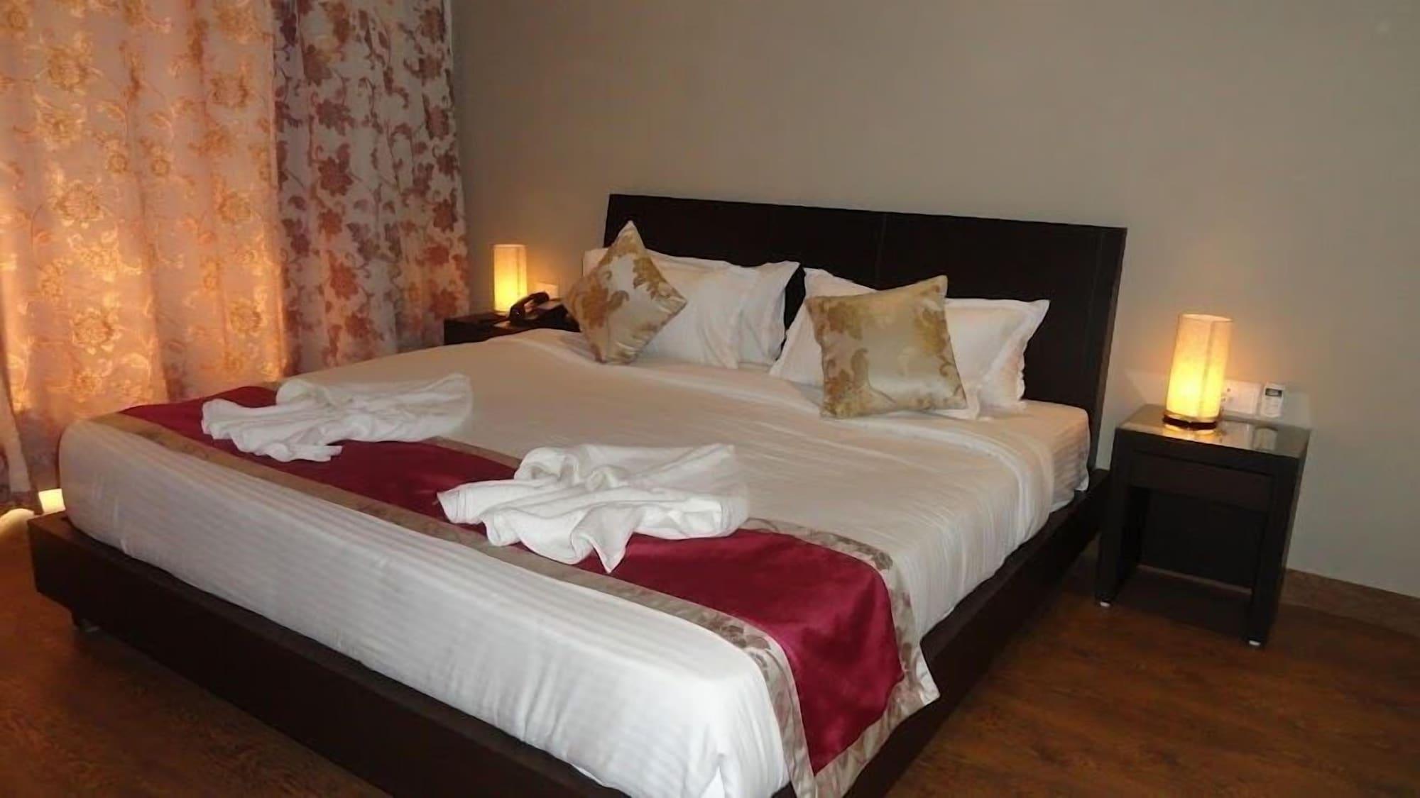 Sukhmantra Resort & Spa Кандолим Экстерьер фото