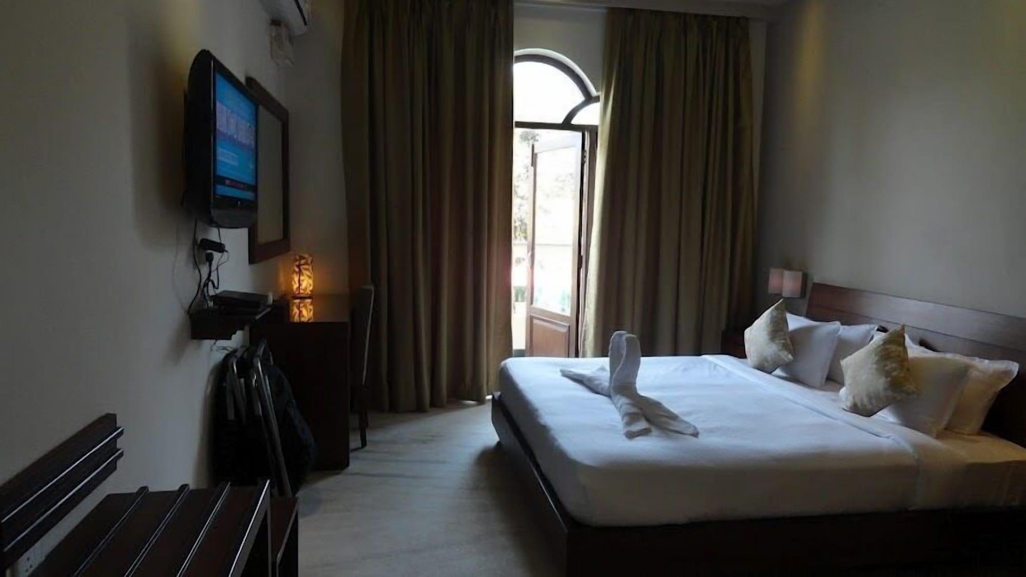 Sukhmantra Resort & Spa Кандолим Экстерьер фото
