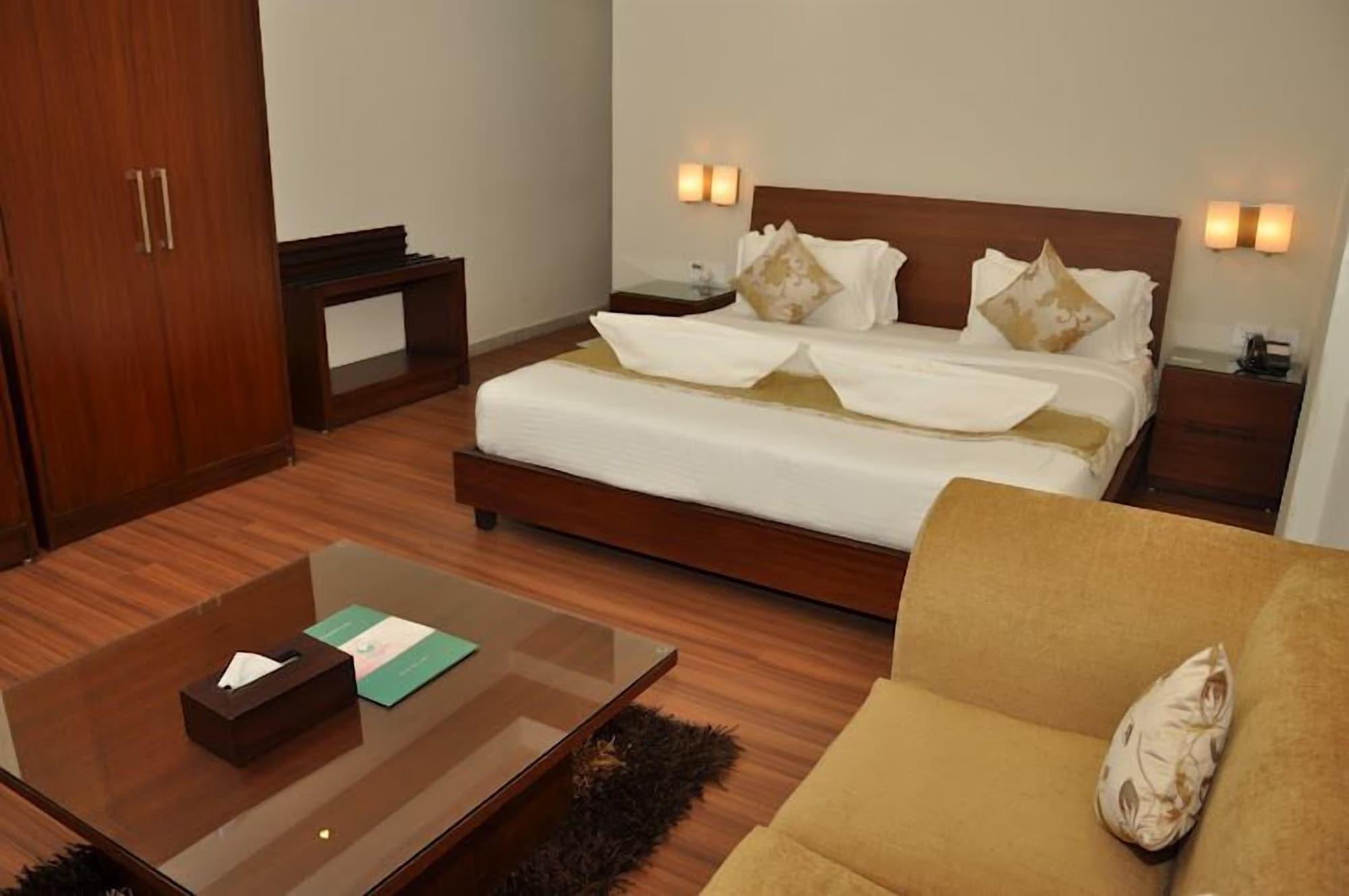 Sukhmantra Resort & Spa Кандолим Экстерьер фото